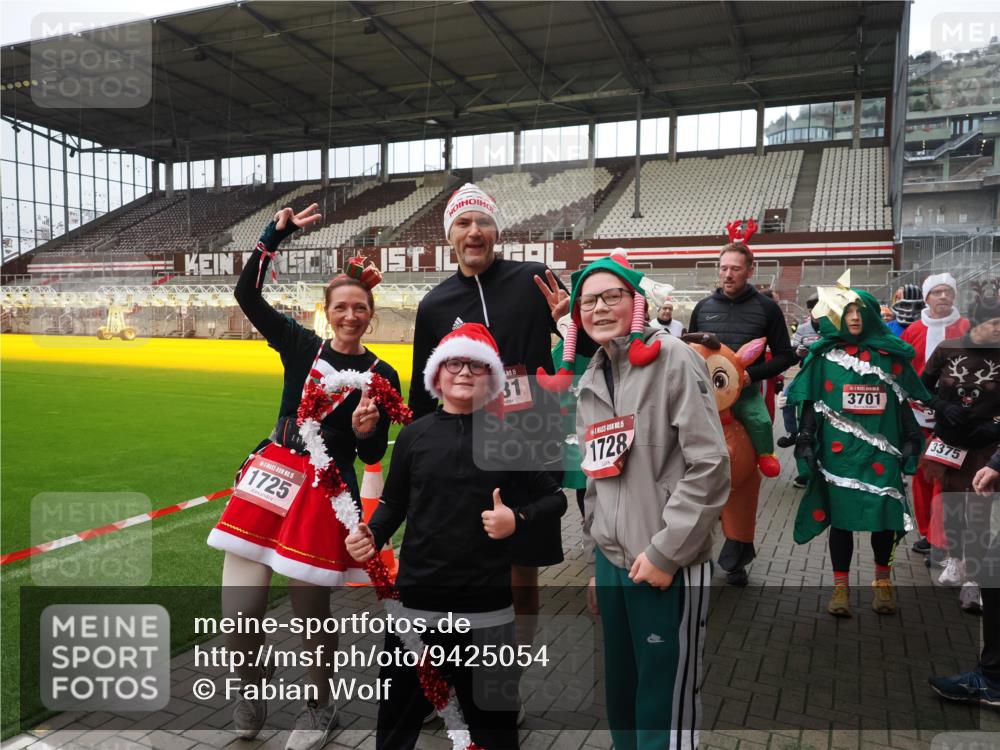 07.12.2025 - St. Pauli X-Mass-Run No. 15 Fabian Wolf http://msf.ph/oto/9425054 07.12.2025 12:10:52 Ziel 208, 223, 224, 1780, 1845, 4831 meine-sportfotos.de