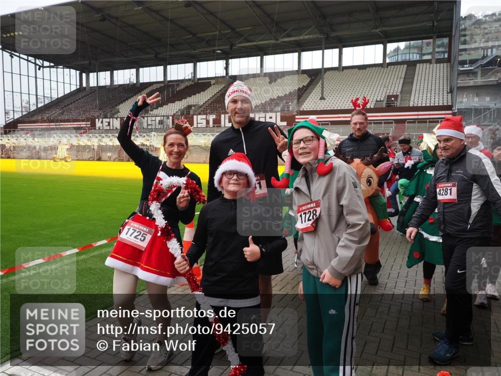 07.12.2025 - St. Pauli X-Mass-Run No. 15 Fabian Wolf http://msf.ph/oto/9425057 07.12.2025 12:10:53 Ziel 208, 223, 224, 1780, 1845 meine-sportfotos.de