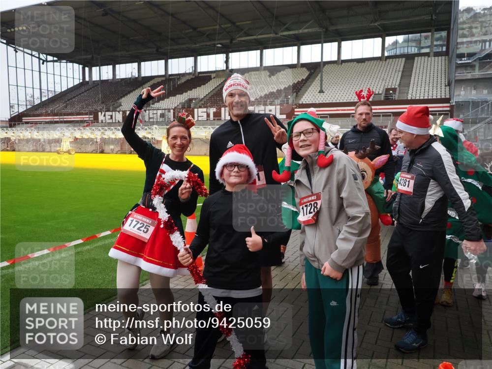 07.12.2025 - St. Pauli X-Mass-Run No. 15 Fabian Wolf http://msf.ph/oto/9425059 07.12.2025 12:10:53 Ziel 208, 223, 224, 1780, 1845 meine-sportfotos.de