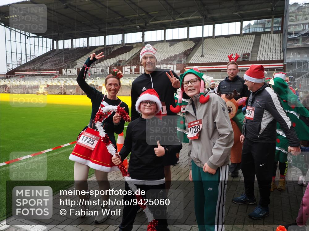 07.12.2025 - St. Pauli X-Mass-Run No. 15 Fabian Wolf http://msf.ph/oto/9425060 07.12.2025 12:10:53 Ziel 208, 223, 224, 1780, 1845 meine-sportfotos.de