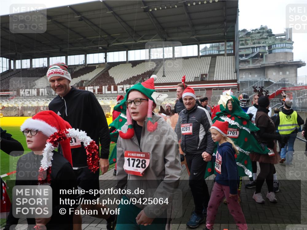07.12.2025 - St. Pauli X-Mass-Run No. 15 Fabian Wolf http://msf.ph/oto/9425064 07.12.2025 12:10:55 Ziel 1780 meine-sportfotos.de