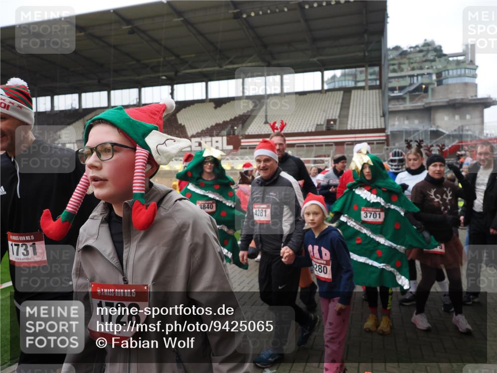 07.12.2025 - St. Pauli X-Mass-Run No. 15 Fabian Wolf http://msf.ph/oto/9425065 07.12.2025 12:10:55 Ziel 1780 meine-sportfotos.de