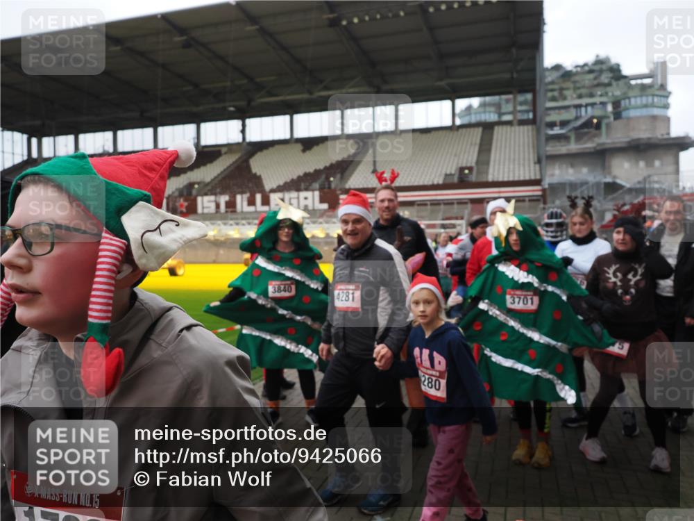 07.12.2025 - St. Pauli X-Mass-Run No. 15 Fabian Wolf http://msf.ph/oto/9425066 07.12.2025 12:10:56 Ziel 1780 meine-sportfotos.de