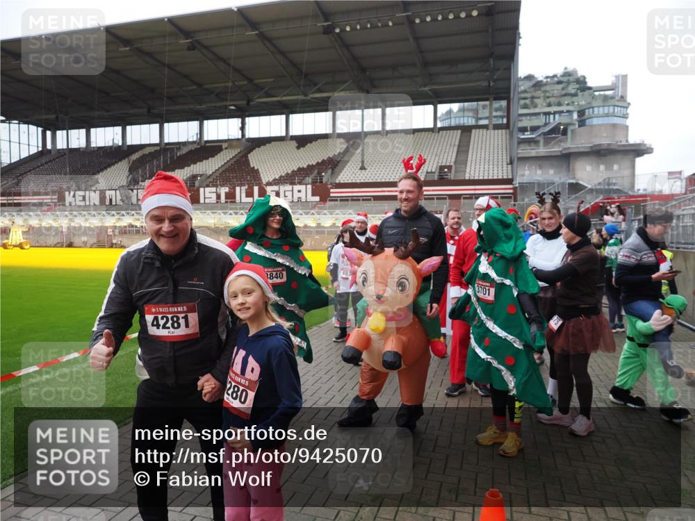 07.12.2025 - St. Pauli X-Mass-Run No. 15 Fabian Wolf http://msf.ph/oto/9425070 07.12.2025 12:10:59 Ziel 1780 meine-sportfotos.de