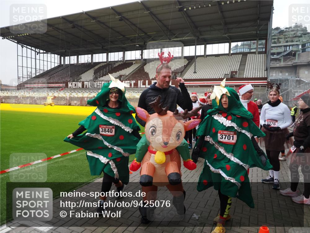 07.12.2025 - St. Pauli X-Mass-Run No. 15 Fabian Wolf http://msf.ph/oto/9425076 07.12.2025 12:11:04 Ziel 1780, 4398, 4400 meine-sportfotos.de