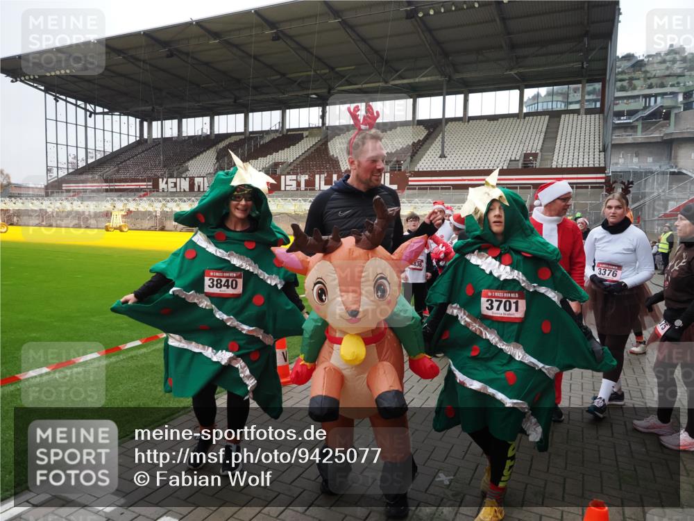 07.12.2025 - St. Pauli X-Mass-Run No. 15 Fabian Wolf http://msf.ph/oto/9425077 07.12.2025 12:11:04 Ziel 1780, 4398, 4400 meine-sportfotos.de