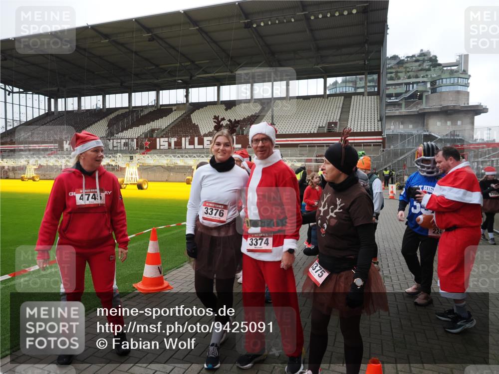 07.12.2025 - St. Pauli X-Mass-Run No. 15 Fabian Wolf http://msf.ph/oto/9425091 07.12.2025 12:11:12 Ziel 4398, 4400 meine-sportfotos.de