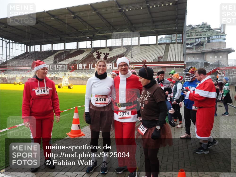 07.12.2025 - St. Pauli X-Mass-Run No. 15 Fabian Wolf http://msf.ph/oto/9425094 07.12.2025 12:11:12 Ziel 4398, 4400 meine-sportfotos.de