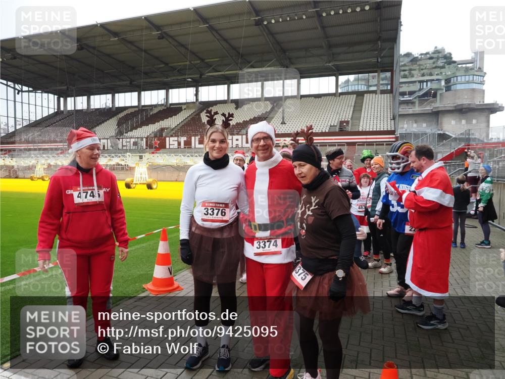 07.12.2025 - St. Pauli X-Mass-Run No. 15 Fabian Wolf http://msf.ph/oto/9425095 07.12.2025 12:11:13 Ziel 4398, 4400 meine-sportfotos.de