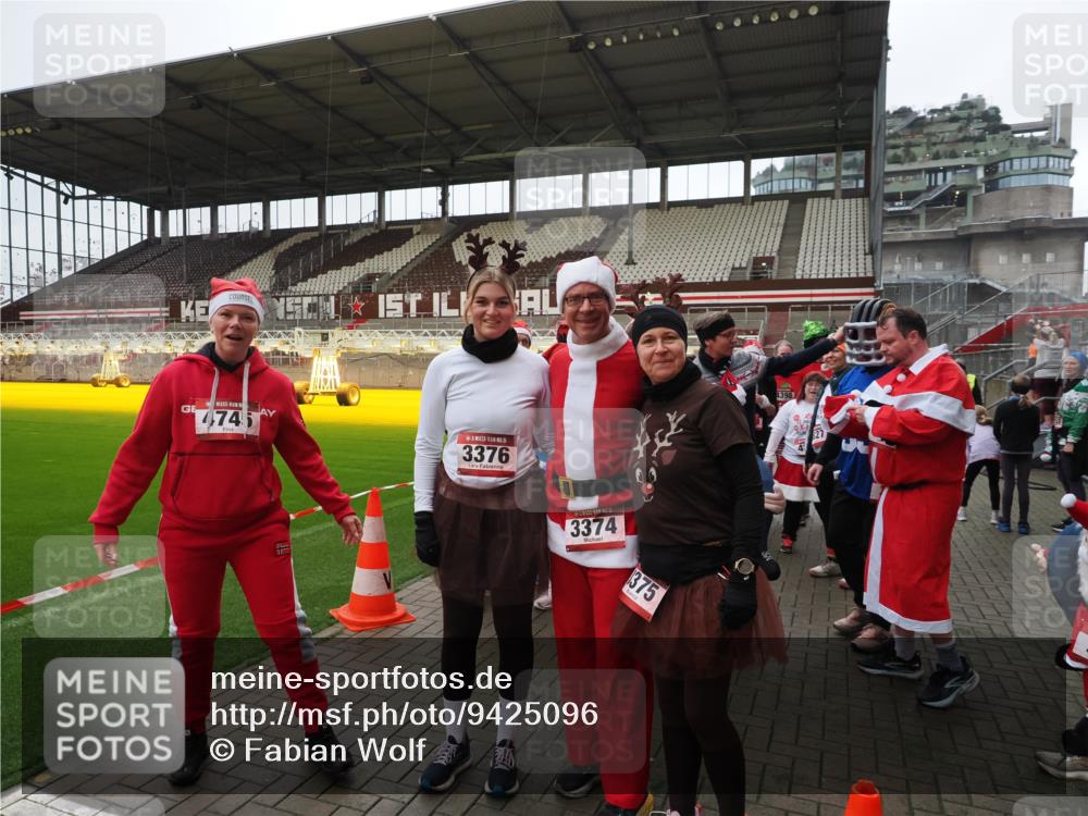 07.12.2025 - St. Pauli X-Mass-Run No. 15 Fabian Wolf http://msf.ph/oto/9425096 07.12.2025 12:11:13 Ziel 4398, 4400 meine-sportfotos.de