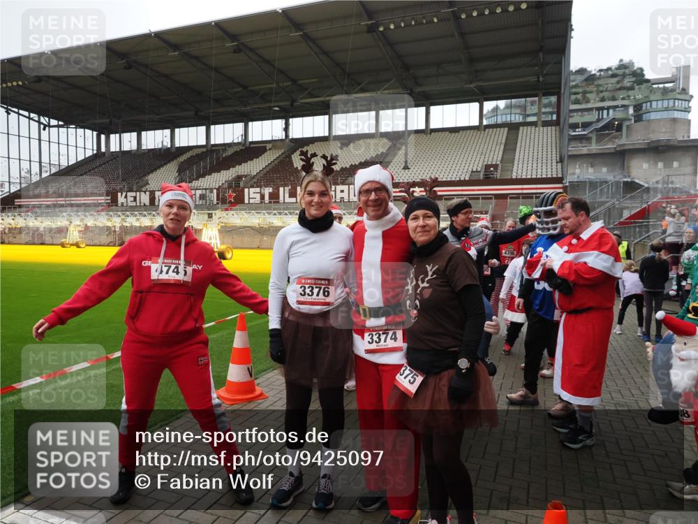 07.12.2025 - St. Pauli X-Mass-Run No. 15 Fabian Wolf http://msf.ph/oto/9425097 07.12.2025 12:11:13 Ziel 4398, 4400 meine-sportfotos.de