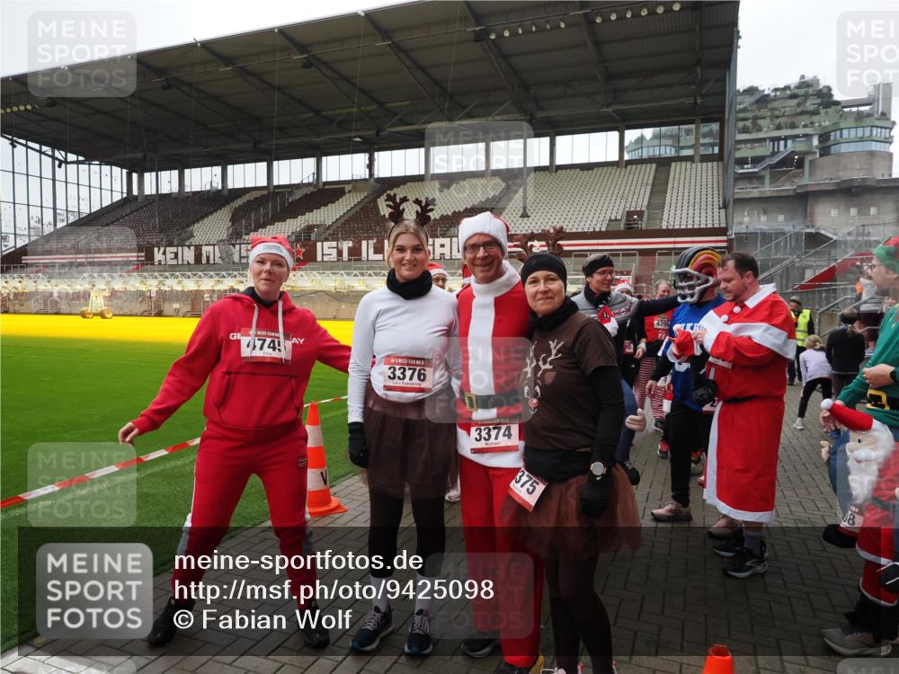 07.12.2025 - St. Pauli X-Mass-Run No. 15 Fabian Wolf http://msf.ph/oto/9425098 07.12.2025 12:11:13 Ziel 4398, 4400 meine-sportfotos.de