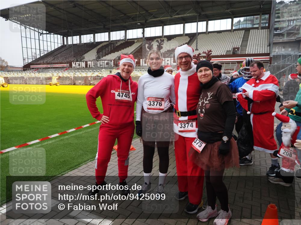 07.12.2025 - St. Pauli X-Mass-Run No. 15 Fabian Wolf http://msf.ph/oto/9425099 07.12.2025 12:11:14 Ziel 2394, 4398, 4400 meine-sportfotos.de