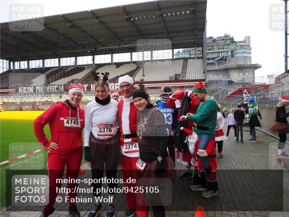 07.12.2025 - St. Pauli X-Mass-Run No. 15 Fabian Wolf http://msf.ph/oto/9425105 07.12.2025 12:11:17 Ziel 2393, 2394, 4180, 4188, 4398, 4400 meine-sportfotos.de