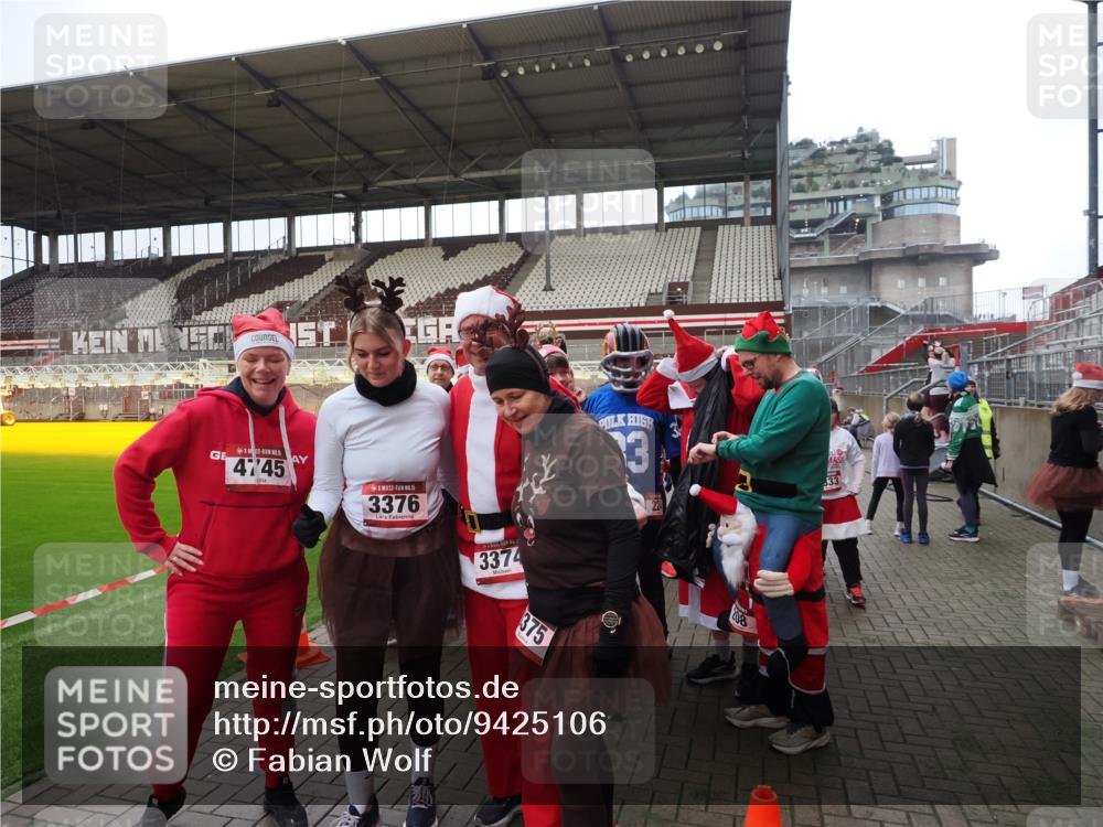 07.12.2025 - St. Pauli X-Mass-Run No. 15 Fabian Wolf http://msf.ph/oto/9425106 07.12.2025 12:11:17 Ziel 2393, 2394, 4180, 4188, 4398, 4400 meine-sportfotos.de