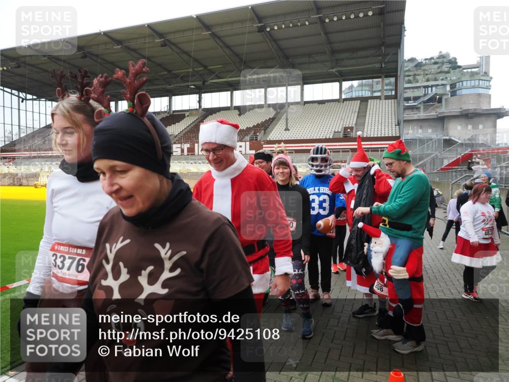 07.12.2025 - St. Pauli X-Mass-Run No. 15 Fabian Wolf http://msf.ph/oto/9425108 07.12.2025 12:11:18 Ziel 2393, 2394, 4180, 4188, 4398, 4400 meine-sportfotos.de