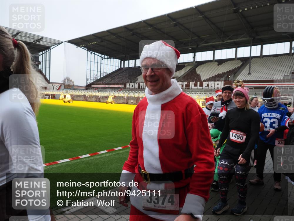 07.12.2025 - St. Pauli X-Mass-Run No. 15 Fabian Wolf http://msf.ph/oto/9425111 07.12.2025 12:11:19 Ziel 2393, 2394, 4180, 4188, 4398, 4400 meine-sportfotos.de