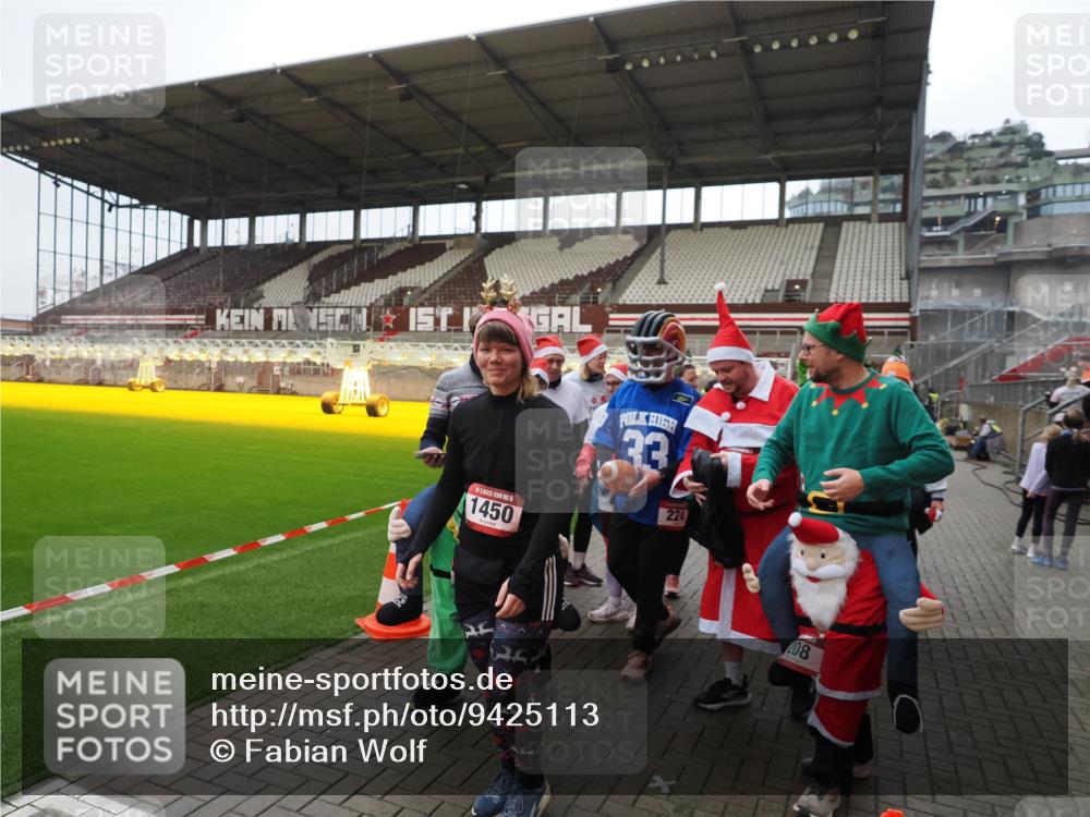 07.12.2025 - St. Pauli X-Mass-Run No. 15 Fabian Wolf http://msf.ph/oto/9425113 07.12.2025 12:11:20 Ziel 2393, 2394, 4180, 4188, 4398, 4400 meine-sportfotos.de