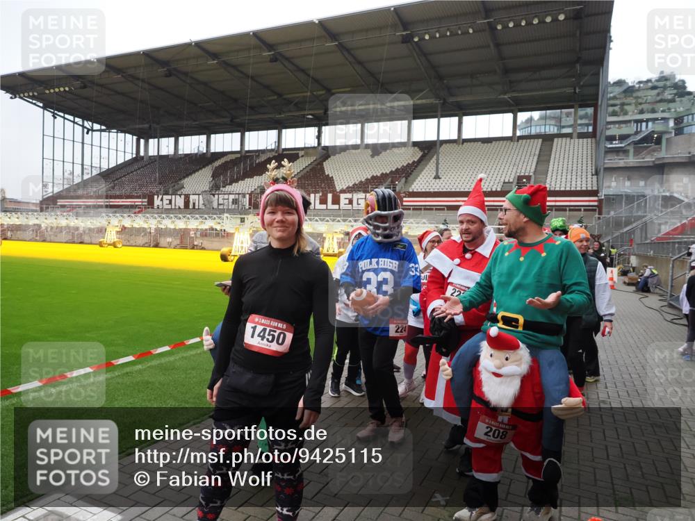 07.12.2025 - St. Pauli X-Mass-Run No. 15 Fabian Wolf http://msf.ph/oto/9425115 07.12.2025 12:11:21 Ziel 2393, 2394, 3758, 4180, 4188, 4398, 4400 meine-sportfotos.de