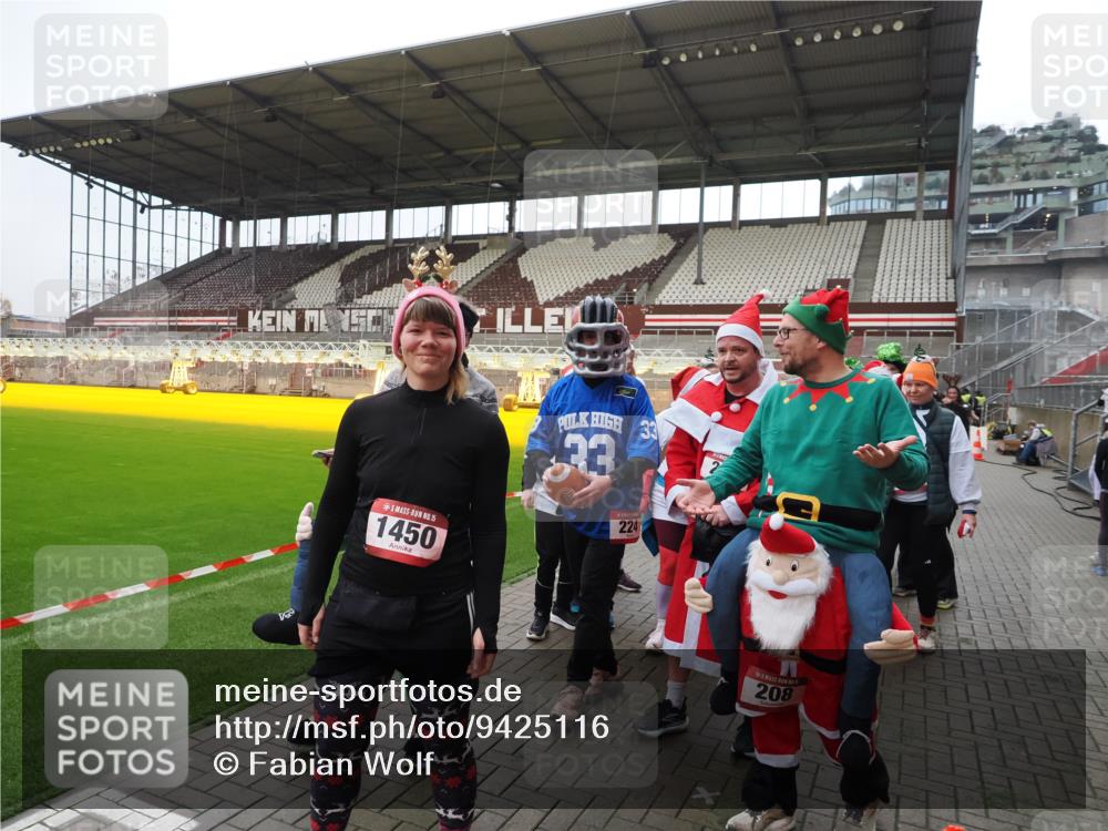 07.12.2025 - St. Pauli X-Mass-Run No. 15 Fabian Wolf http://msf.ph/oto/9425116 07.12.2025 12:11:21 Ziel 2393, 2394, 3758, 4180, 4188, 4398, 4400 meine-sportfotos.de