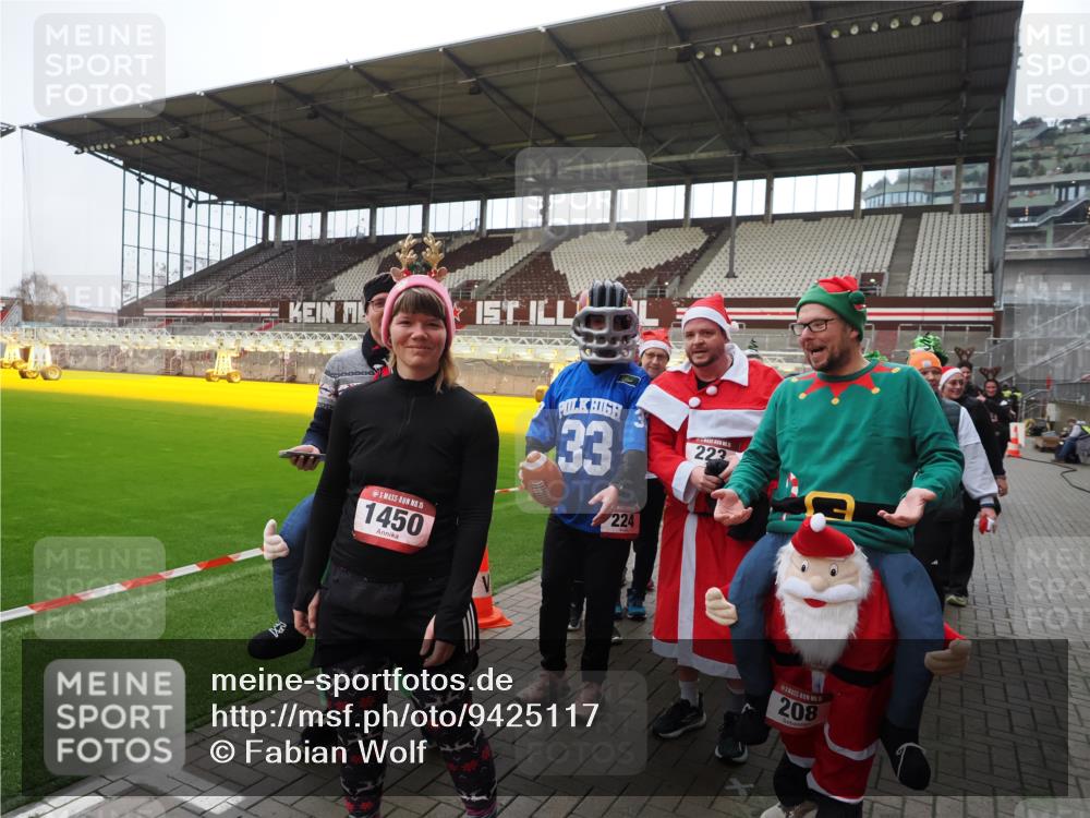 07.12.2025 - St. Pauli X-Mass-Run No. 15 Fabian Wolf http://msf.ph/oto/9425117 07.12.2025 12:11:22 Ziel 2393, 2394, 3758, 4180, 4188, 4398 meine-sportfotos.de