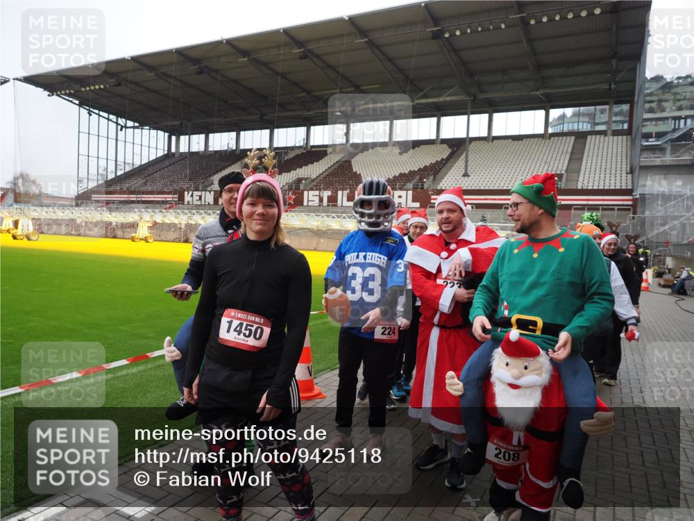07.12.2025 - St. Pauli X-Mass-Run No. 15 Fabian Wolf http://msf.ph/oto/9425118 07.12.2025 12:11:22 Ziel 2393, 2394, 3758, 4180, 4188, 4398 meine-sportfotos.de
