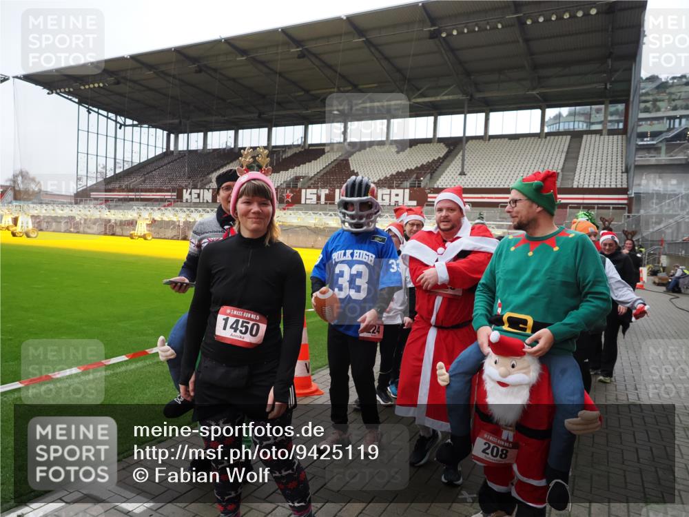 07.12.2025 - St. Pauli X-Mass-Run No. 15 Fabian Wolf http://msf.ph/oto/9425119 07.12.2025 12:11:22 Ziel 2393, 2394, 3758, 4180, 4188, 4398 meine-sportfotos.de