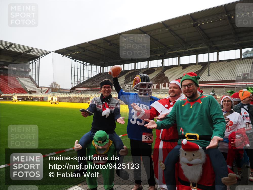 07.12.2025 - St. Pauli X-Mass-Run No. 15 Fabian Wolf http://msf.ph/oto/9425123 07.12.2025 12:11:26 Ziel 2393, 2394, 3758, 4180, 4188 meine-sportfotos.de