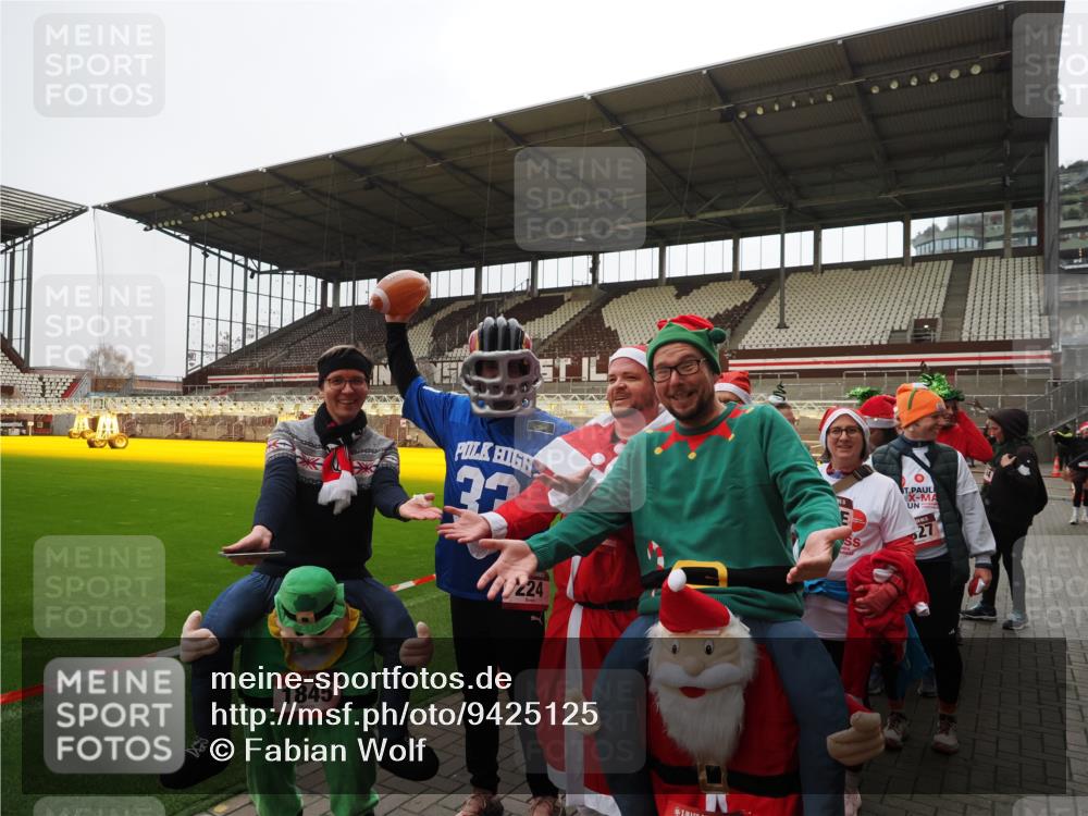 07.12.2025 - St. Pauli X-Mass-Run No. 15 Fabian Wolf http://msf.ph/oto/9425125 07.12.2025 12:11:26 Ziel 2393, 2394, 3758, 4180, 4188 meine-sportfotos.de