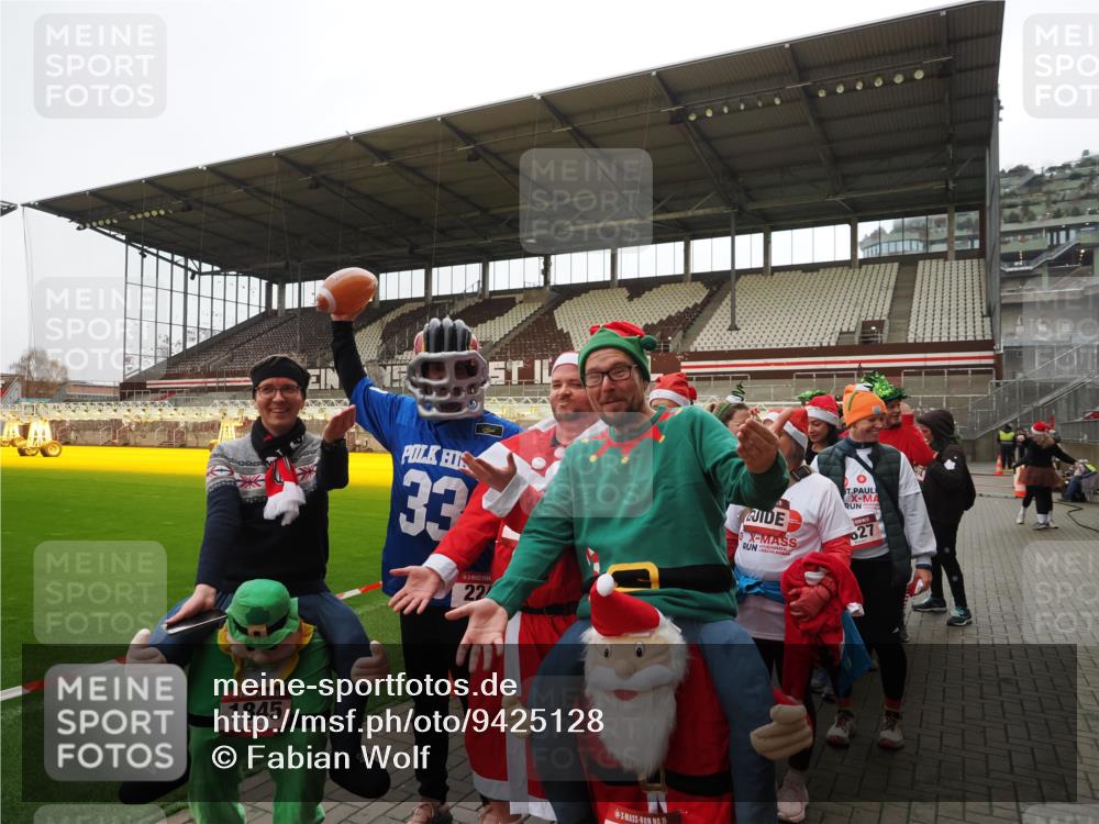 07.12.2025 - St. Pauli X-Mass-Run No. 15 Fabian Wolf http://msf.ph/oto/9425128 07.12.2025 12:11:27 Ziel 2393, 2394, 3758, 4180, 4188 meine-sportfotos.de