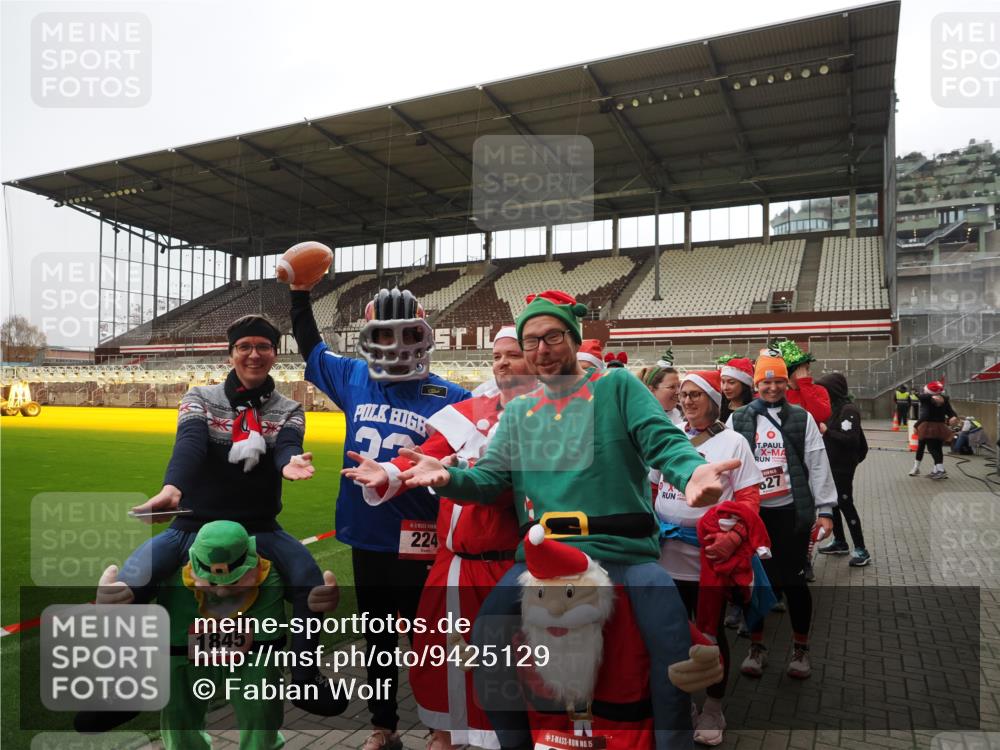 07.12.2025 - St. Pauli X-Mass-Run No. 15 Fabian Wolf http://msf.ph/oto/9425129 07.12.2025 12:11:27 Ziel 2393, 2394, 3758, 4180, 4188 meine-sportfotos.de