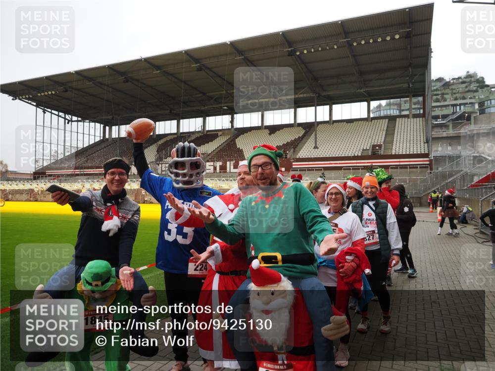 07.12.2025 - St. Pauli X-Mass-Run No. 15 Fabian Wolf http://msf.ph/oto/9425130 07.12.2025 12:11:27 Ziel 2393, 2394, 3758, 4180, 4188 meine-sportfotos.de