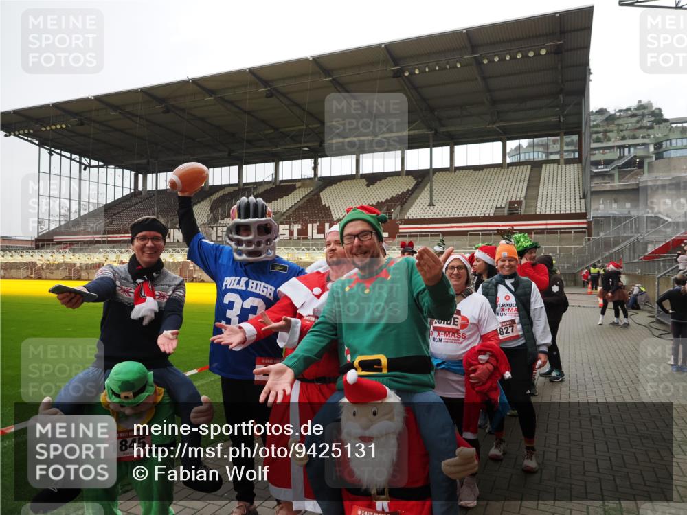 07.12.2025 - St. Pauli X-Mass-Run No. 15 Fabian Wolf http://msf.ph/oto/9425131 07.12.2025 12:11:28 Ziel 2393, 2394, 3758, 4180, 4188 meine-sportfotos.de