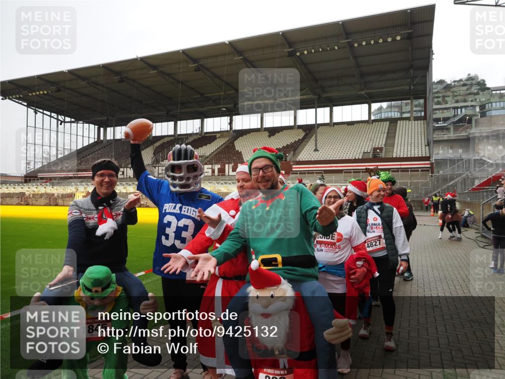 07.12.2025 - St. Pauli X-Mass-Run No. 15 Fabian Wolf http://msf.ph/oto/9425132 07.12.2025 12:11:28 Ziel 2393, 2394, 3758, 4180, 4188 meine-sportfotos.de