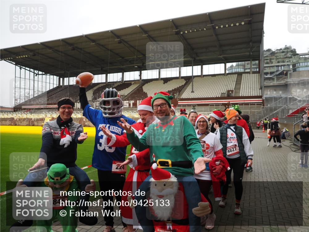 07.12.2025 - St. Pauli X-Mass-Run No. 15 Fabian Wolf http://msf.ph/oto/9425133 07.12.2025 12:11:28 Ziel 2393, 2394, 3758, 4180, 4188 meine-sportfotos.de