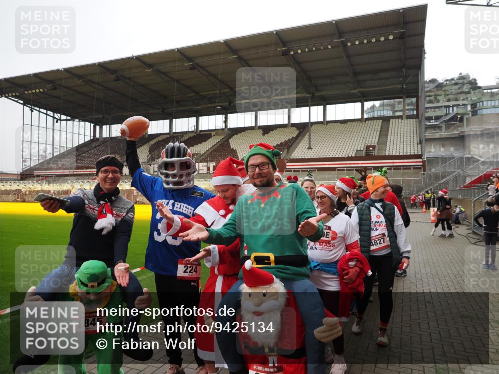 07.12.2025 - St. Pauli X-Mass-Run No. 15 Fabian Wolf http://msf.ph/oto/9425134 07.12.2025 12:11:28 Ziel 2393, 2394, 3758, 4180, 4188 meine-sportfotos.de