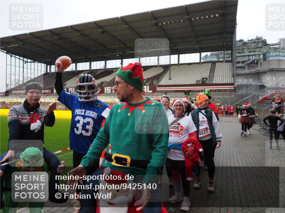 07.12.2025 - St. Pauli X-Mass-Run No. 15 Fabian Wolf http://msf.ph/oto/9425140 07.12.2025 12:11:31 Ziel 2393, 2394, 3758, 4180, 4188 meine-sportfotos.de