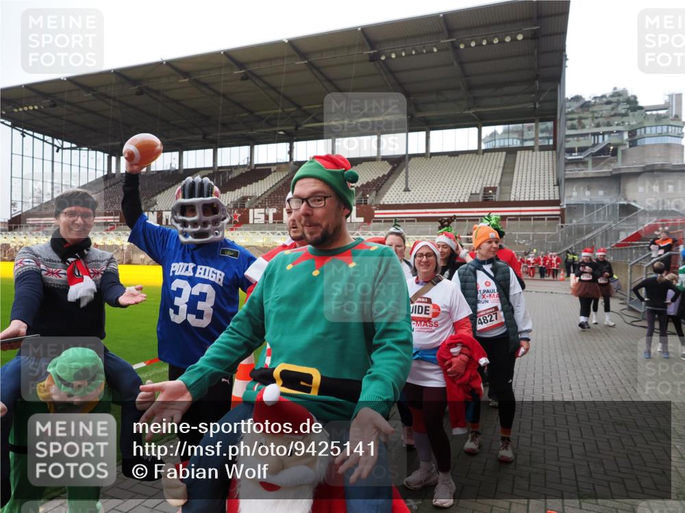 07.12.2025 - St. Pauli X-Mass-Run No. 15 Fabian Wolf http://msf.ph/oto/9425141 07.12.2025 12:11:31 Ziel 2393, 2394, 3758, 4180, 4188 meine-sportfotos.de
