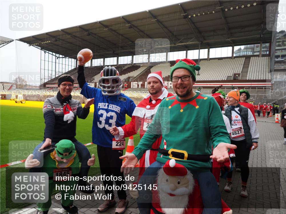 07.12.2025 - St. Pauli X-Mass-Run No. 15 Fabian Wolf http://msf.ph/oto/9425145 07.12.2025 12:11:33 Ziel 2393, 2394, 3758, 4167, 4180, 4188 meine-sportfotos.de