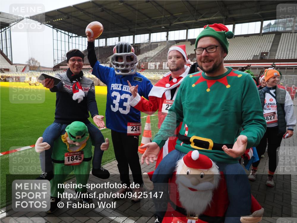 07.12.2025 - St. Pauli X-Mass-Run No. 15 Fabian Wolf http://msf.ph/oto/9425147 07.12.2025 12:11:33 Ziel 2393, 2394, 3758, 4167, 4180, 4188 meine-sportfotos.de
