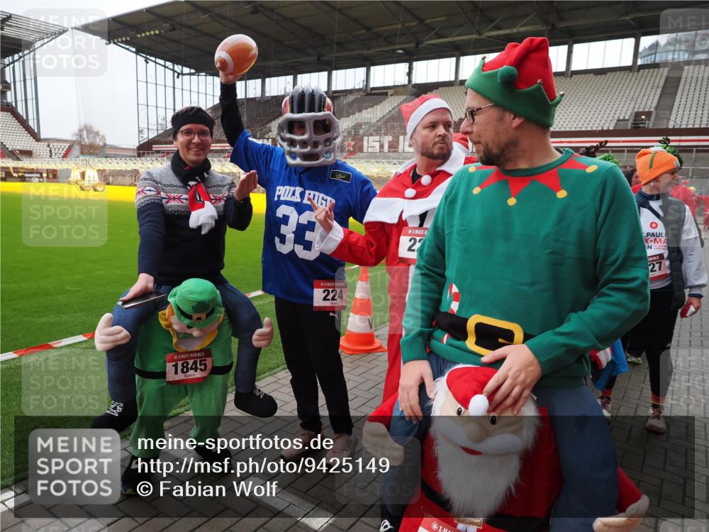 07.12.2025 - St. Pauli X-Mass-Run No. 15 Fabian Wolf http://msf.ph/oto/9425149 07.12.2025 12:11:34 Ziel 2393, 2394, 3758, 4163, 4165, 4166, 4167, 4168, 4180, 4188, 4279 meine-sportfotos.de