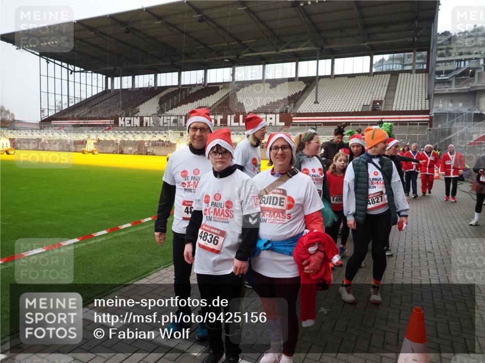07.12.2025 - St. Pauli X-Mass-Run No. 15 Fabian Wolf http://msf.ph/oto/9425156 07.12.2025 12:11:40 Ziel 3758, 4163, 4165, 4166, 4167, 4168, 4268, 4270, 4278, 4279, 4714 meine-sportfotos.de