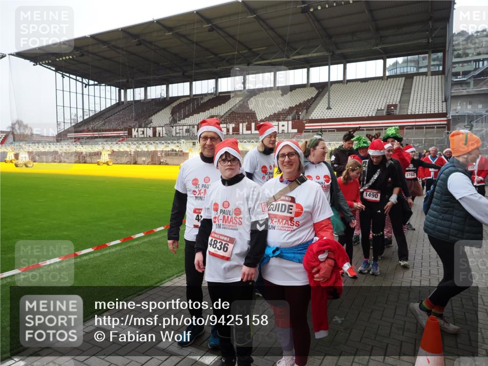 07.12.2025 - St. Pauli X-Mass-Run No. 15 Fabian Wolf http://msf.ph/oto/9425158 07.12.2025 12:11:41 Ziel 3758, 4163, 4165, 4166, 4167, 4168, 4268, 4270, 4278, 4279, 4714 meine-sportfotos.de