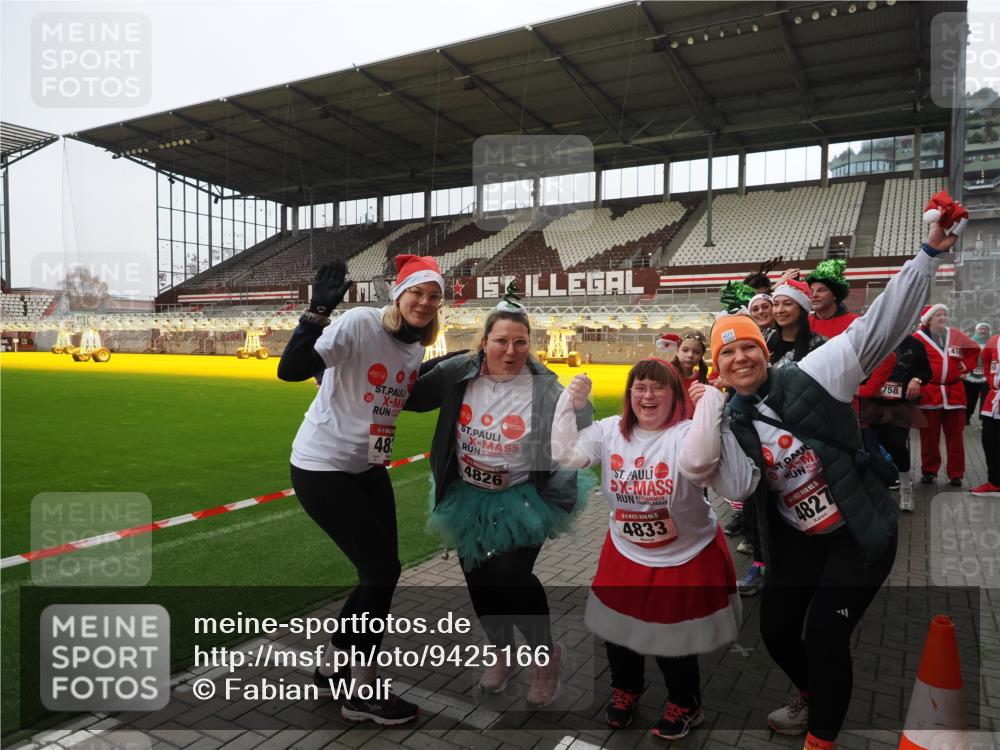 07.12.2025 - St. Pauli X-Mass-Run No. 15 Fabian Wolf http://msf.ph/oto/9425166 07.12.2025 12:11:51 Ziel 1452, 3974, 3979, 4163, 4165, 4166, 4167, 4168, 4268, 4270, 4278, 4279, 4288, 4289, 4308, 4714 meine-sportfotos.de