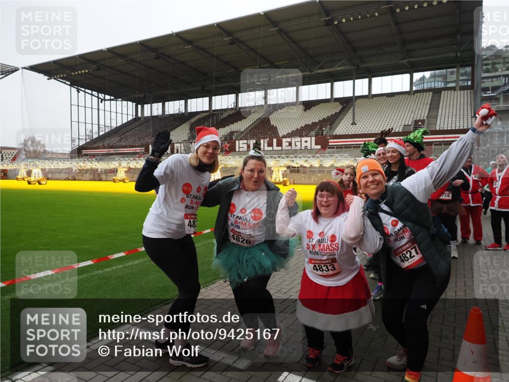 07.12.2025 - St. Pauli X-Mass-Run No. 15 Fabian Wolf http://msf.ph/oto/9425167 07.12.2025 12:11:51 Ziel 1452, 3974, 3979, 4163, 4165, 4166, 4167, 4168, 4268, 4270, 4278, 4279, 4288, 4289, 4308, 4714 meine-sportfotos.de