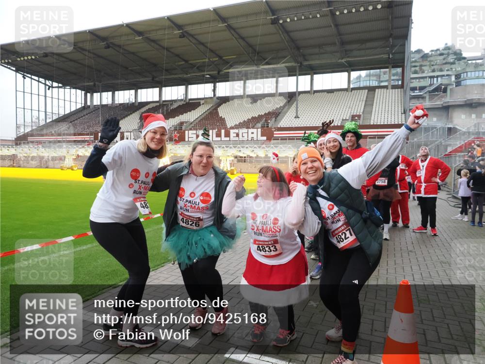 07.12.2025 - St. Pauli X-Mass-Run No. 15 Fabian Wolf http://msf.ph/oto/9425168 07.12.2025 12:11:51 Ziel 1452, 3974, 3979, 4163, 4165, 4166, 4167, 4168, 4268, 4270, 4278, 4279, 4288, 4289, 4308, 4714 meine-sportfotos.de