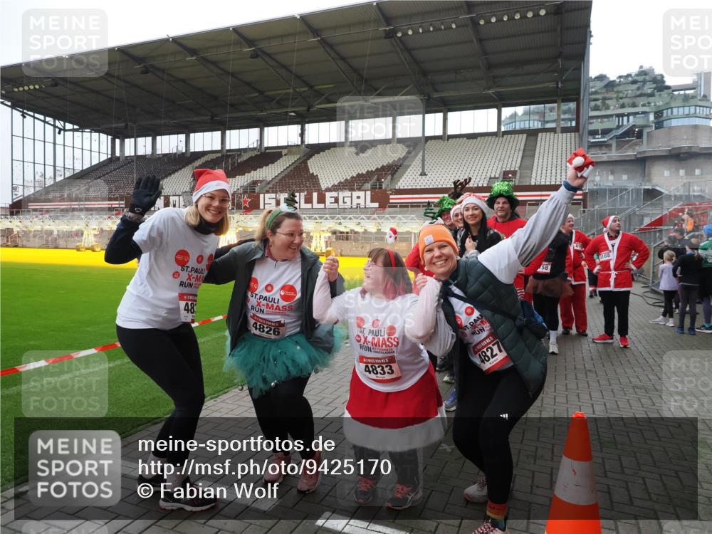 07.12.2025 - St. Pauli X-Mass-Run No. 15 Fabian Wolf http://msf.ph/oto/9425170 07.12.2025 12:11:52 Ziel 1452, 3974, 3979, 4163, 4165, 4166, 4167, 4168, 4268, 4270, 4278, 4279, 4288, 4289, 4308, 4714 meine-sportfotos.de
