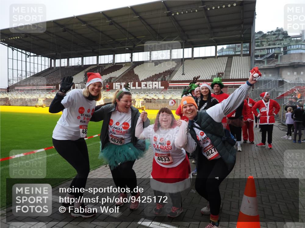 07.12.2025 - St. Pauli X-Mass-Run No. 15 Fabian Wolf http://msf.ph/oto/9425172 07.12.2025 12:11:52 Ziel 1452, 3974, 3979, 4163, 4165, 4166, 4167, 4168, 4268, 4270, 4278, 4279, 4288, 4289, 4308, 4714 meine-sportfotos.de