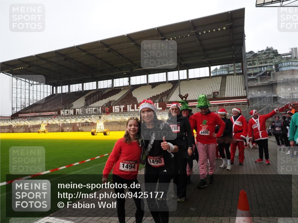 07.12.2025 - St. Pauli X-Mass-Run No. 15 Fabian Wolf http://msf.ph/oto/9425177 07.12.2025 12:11:58 Ziel 1452, 3974, 3979, 4288, 4289, 4308, 4714 meine-sportfotos.de