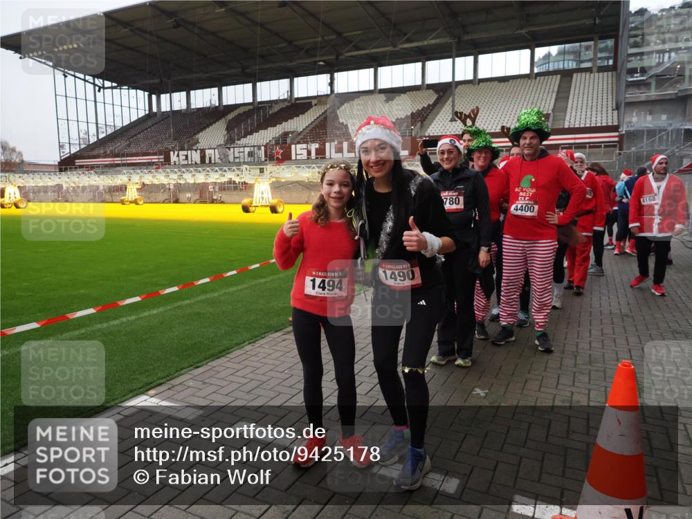 07.12.2025 - St. Pauli X-Mass-Run No. 15 Fabian Wolf http://msf.ph/oto/9425178 07.12.2025 12:11:59 Ziel 1452, 3974, 3979, 4288, 4289, 4308, 4714 meine-sportfotos.de